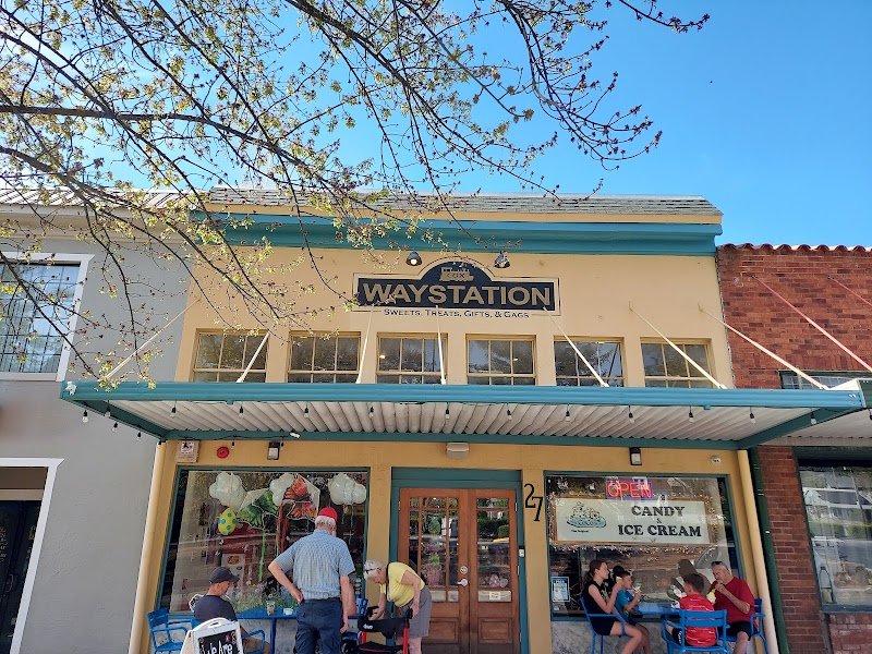 Coco's Candy and Creamery